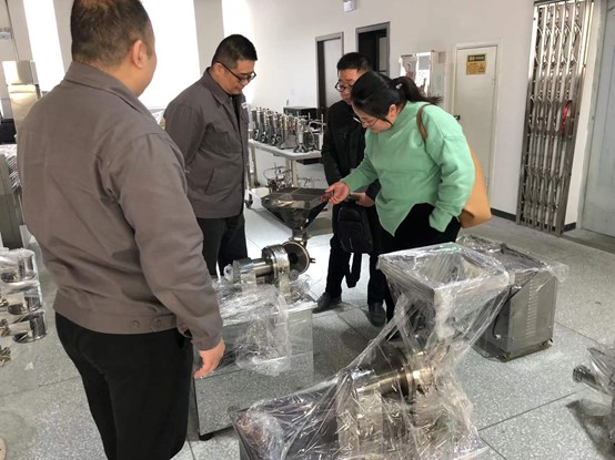 長沙博雅衛(wèi)生中等專業(yè)學(xué)校一行來我廠參觀