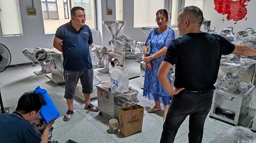 中南藥機(jī)：物料試機(jī)，認(rèn)真服務(wù)每一位客戶